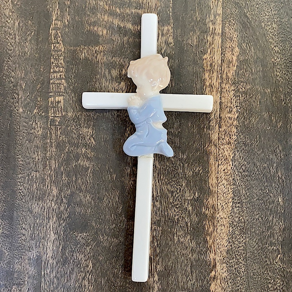 🌺 Praying Boy Cross